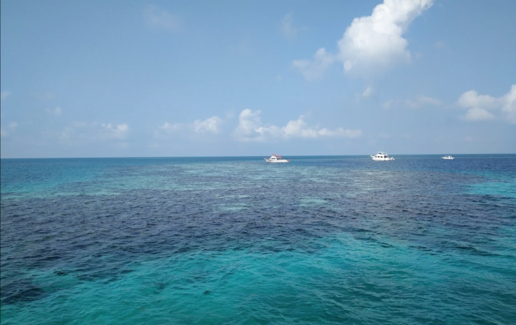 3 boats for divers diving belize blue hole